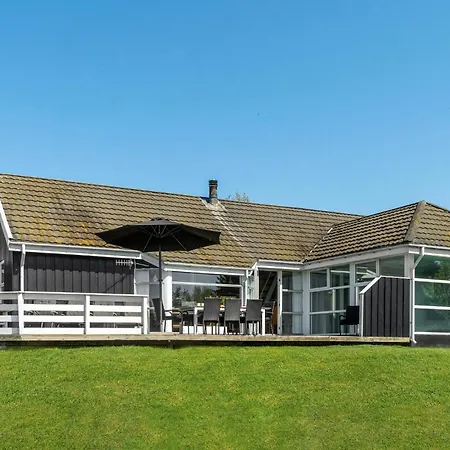 Stunning In With Sauna Semesterbostad Knebel