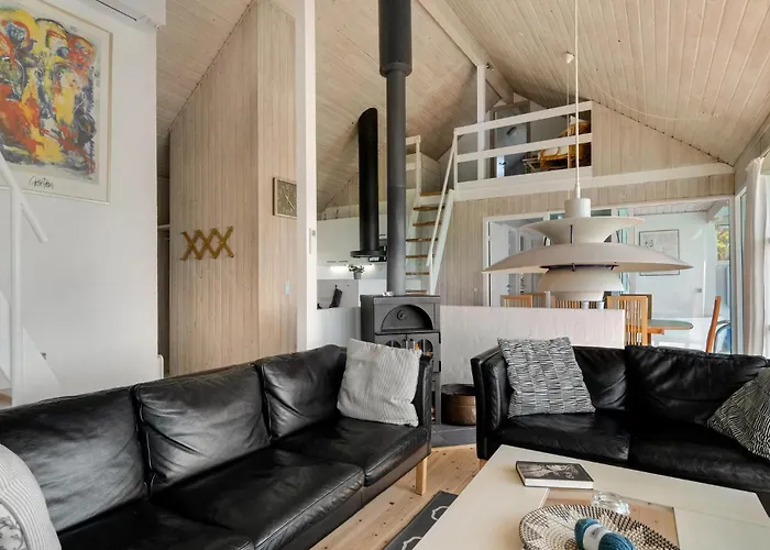 Semesterbostad Stunning In With Sauna Knebel